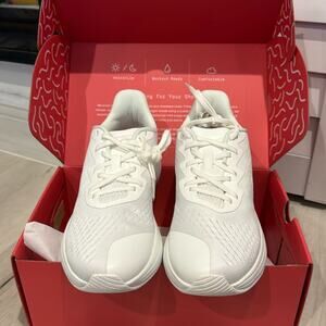 Lane-Eight NWT The Relay Trainer W Sneakers made with recycled Material.